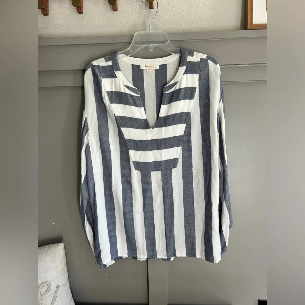 Two by Vince Camuto White and Blue Stripe Light Weight Tunic